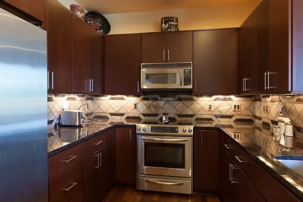 NEW Condo Downwider with Hot Tub, Minutes Away from The Columbia River Gorge by RedAwning