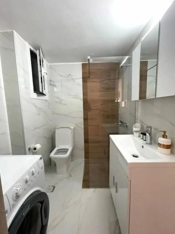 Vibrant City Oasis 2BR near Metaxourgeio