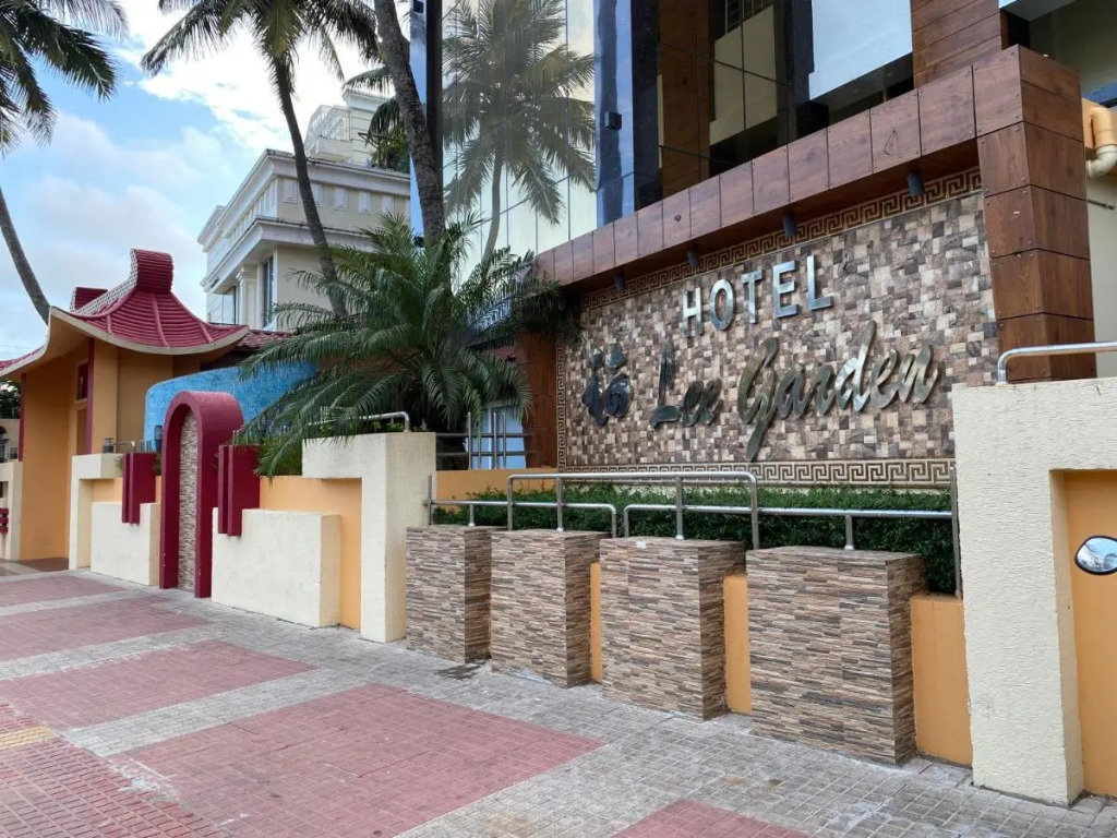 Hotel Lee Garden Near to Blue Flag Beach 500 Mtrs