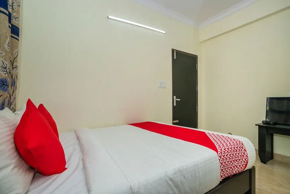 Oyo 28119 Omkar Global Inn