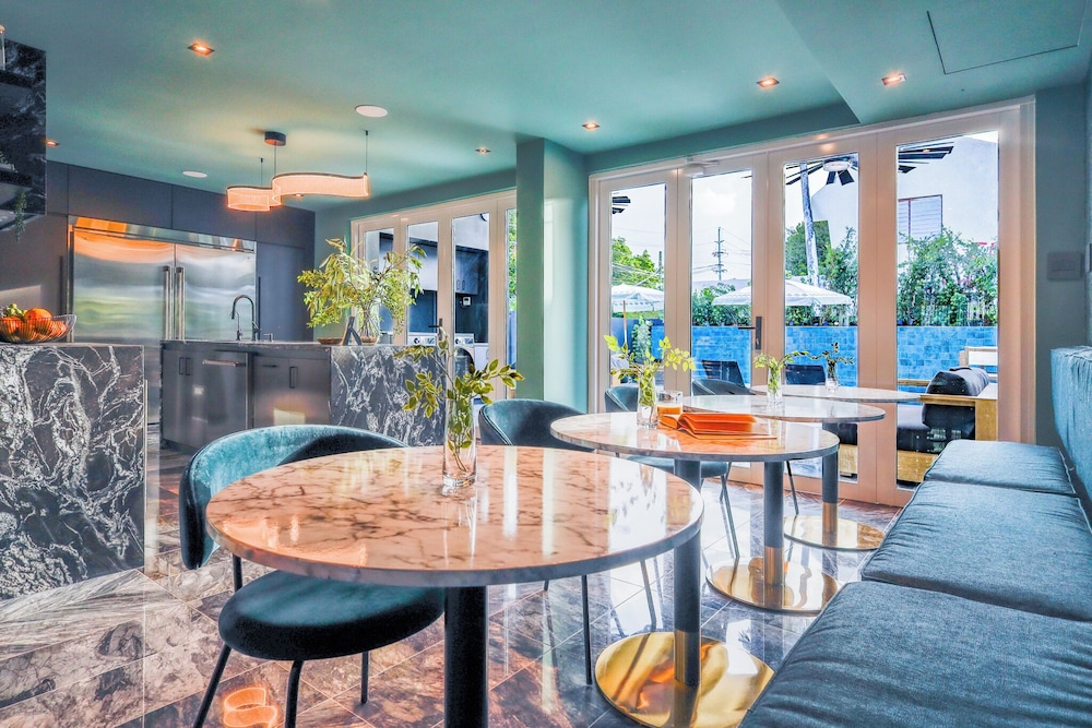 Portofino 4BD Suite Pool Resort Vibe