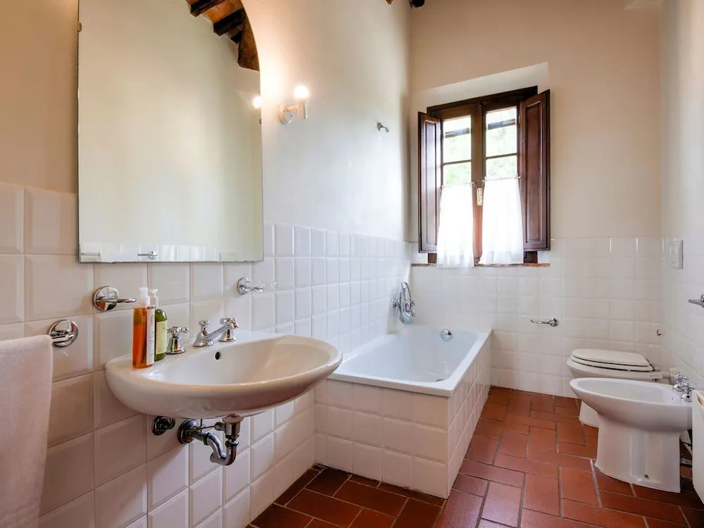 Luxurious Farmhouse in Capannoli With Pool