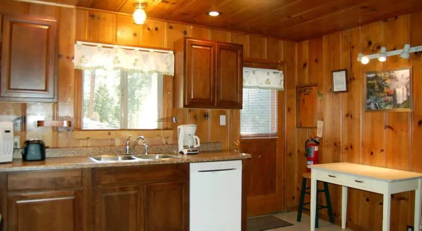 RedAwning Cabin #16B Charlottes Station