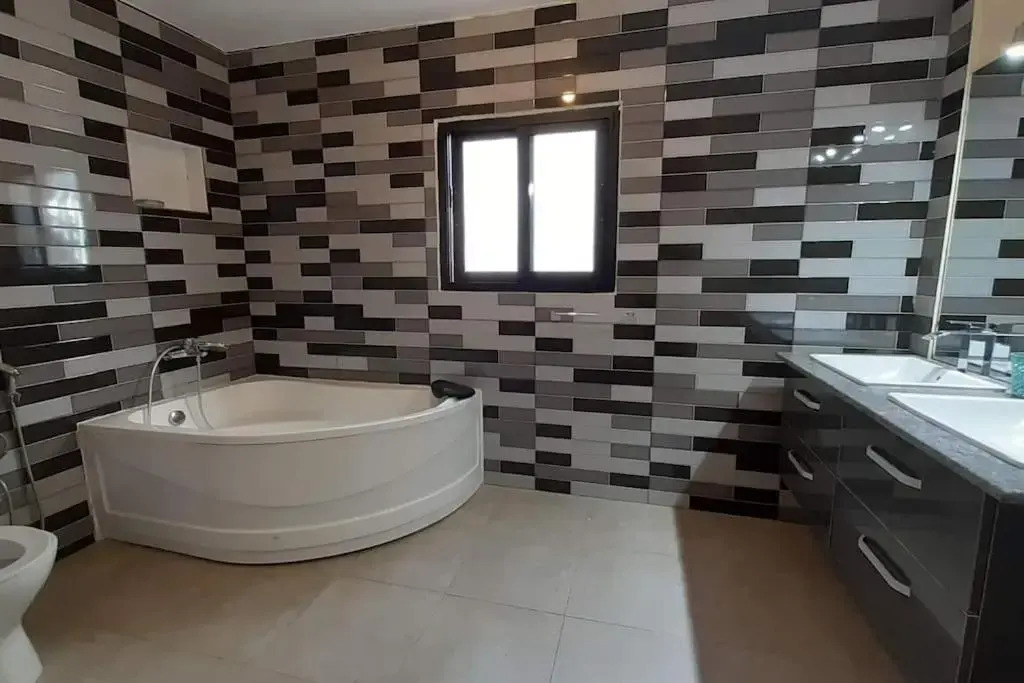 villa luxueuse et meublée plus de 280 m²