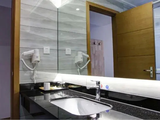 Laiyue Hotel (Zhengzhou Futadong Subway Station)