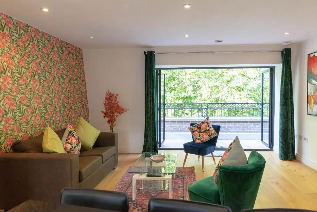 City Centre Penthouse with Terrace 5 mins walk to Colleges & Sleeps 6