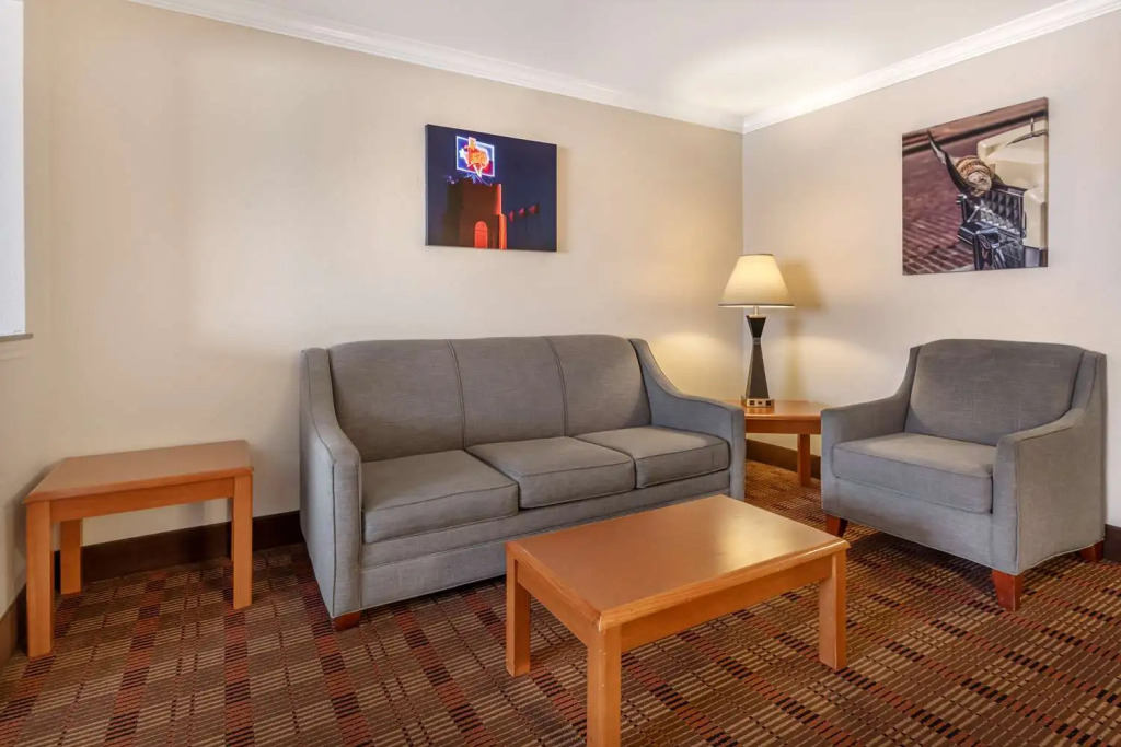 Best Western Club House Inn & Suites