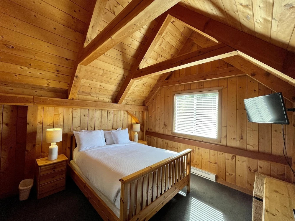 Best Coast Cabin