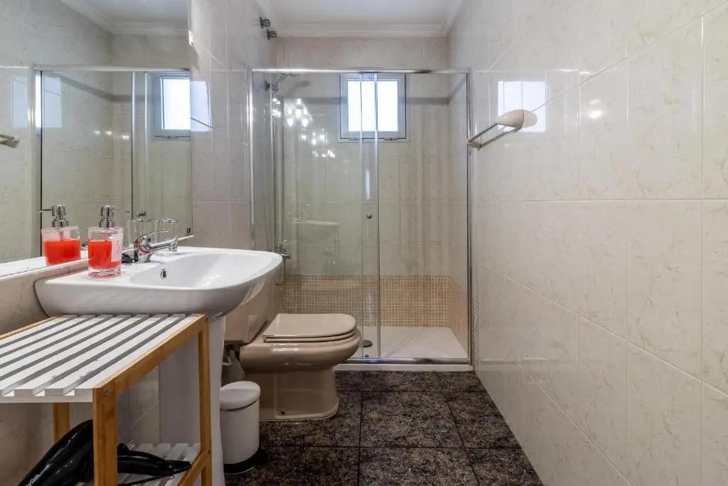 Flatguest Cicer - 3bdr + Balcony + Beach
