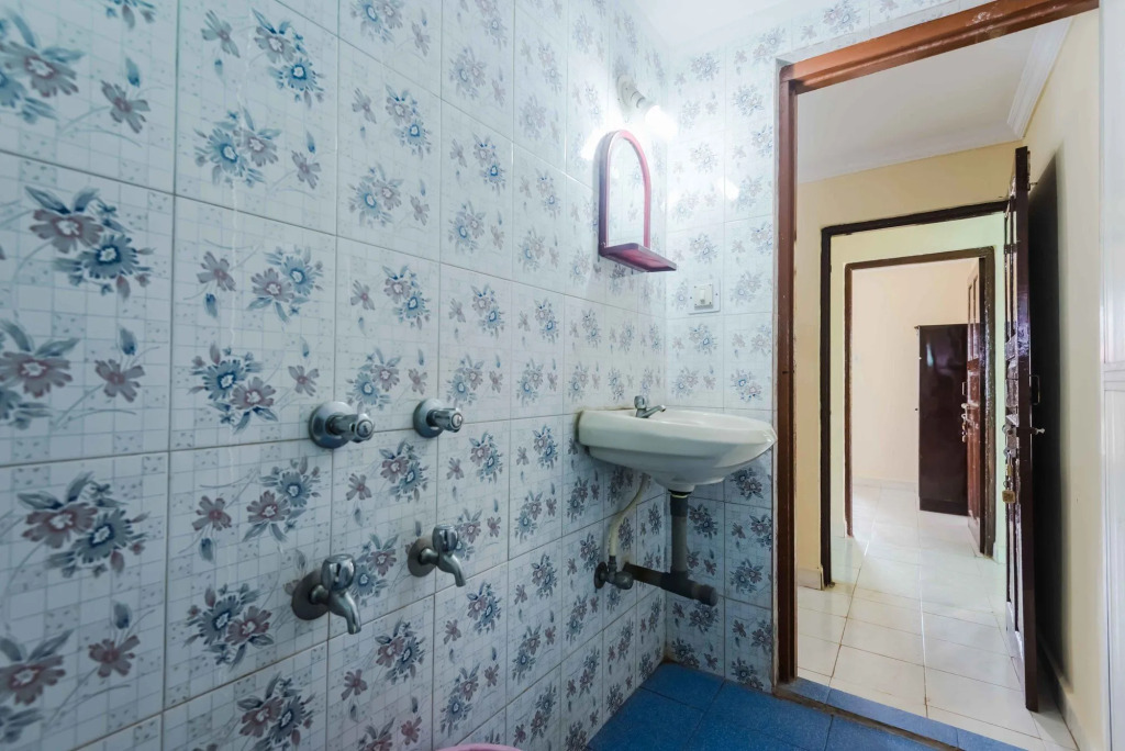 OYO 7288 Traveller Guest House
