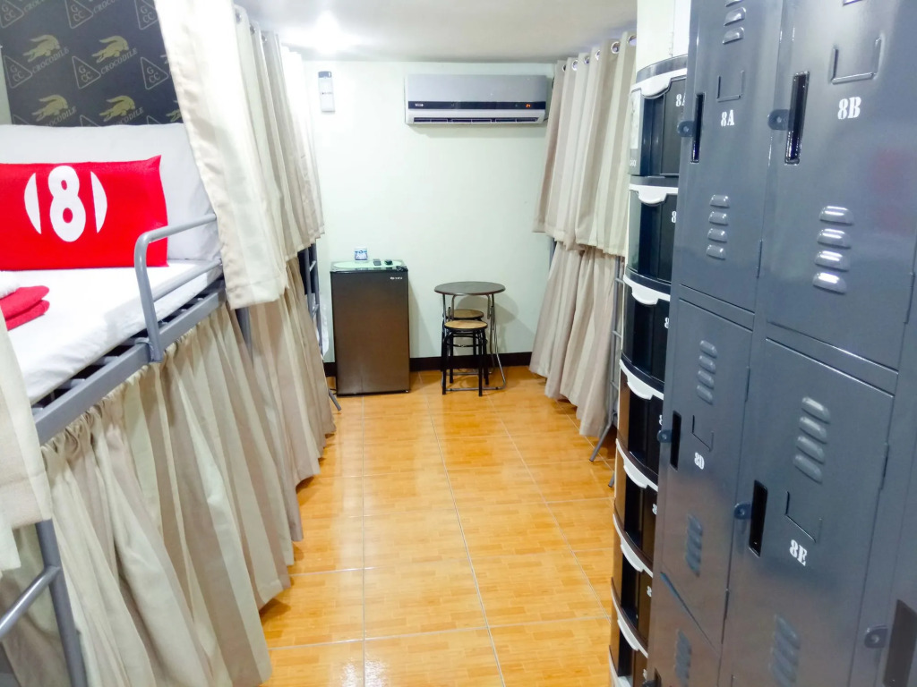 8Hostel