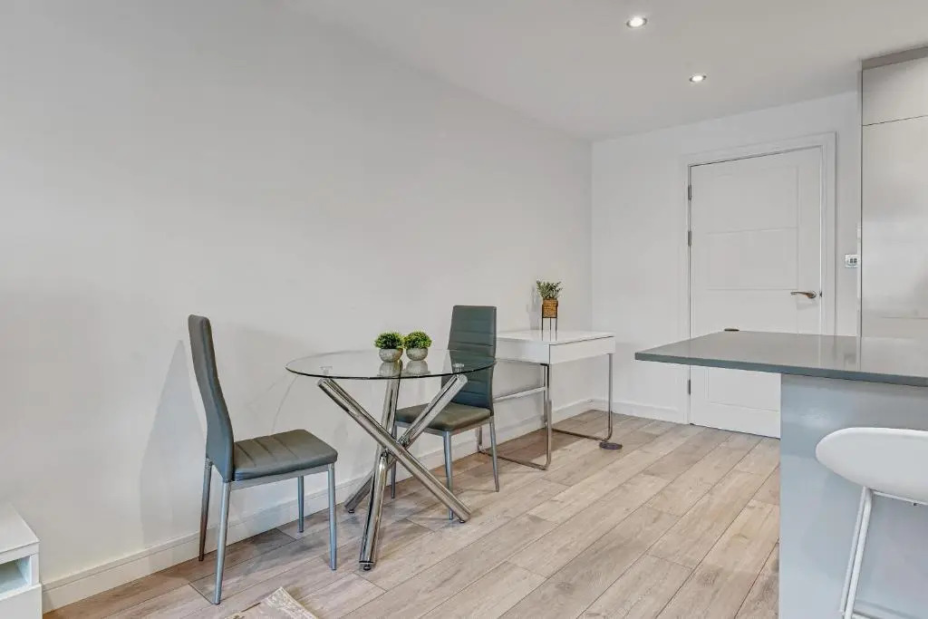 St Martins 2 Bedroom Apartments in Ruislip By 360 Stays