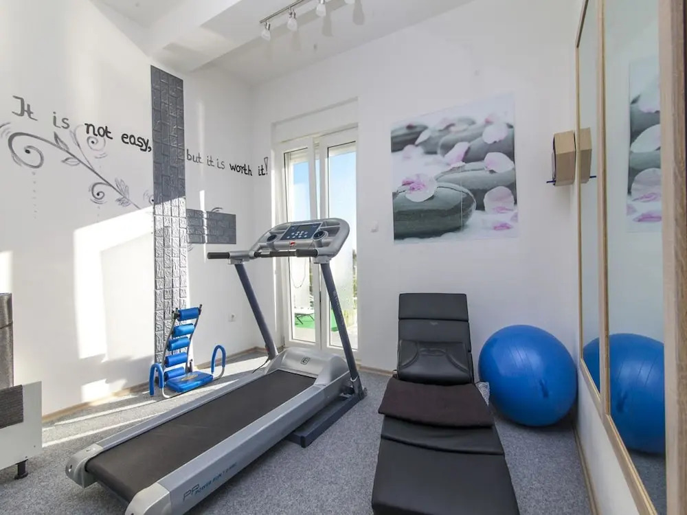 Restful Villa in Brodarica With Sauna