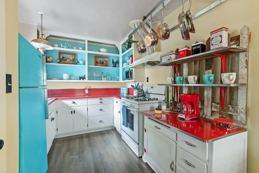 Cardinal Haus 2 Bedroom Home by RedAwning