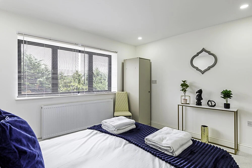 Spacious and Beautiful Apartment In Hanwell