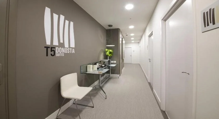 Pensión T5 Donostia Suites