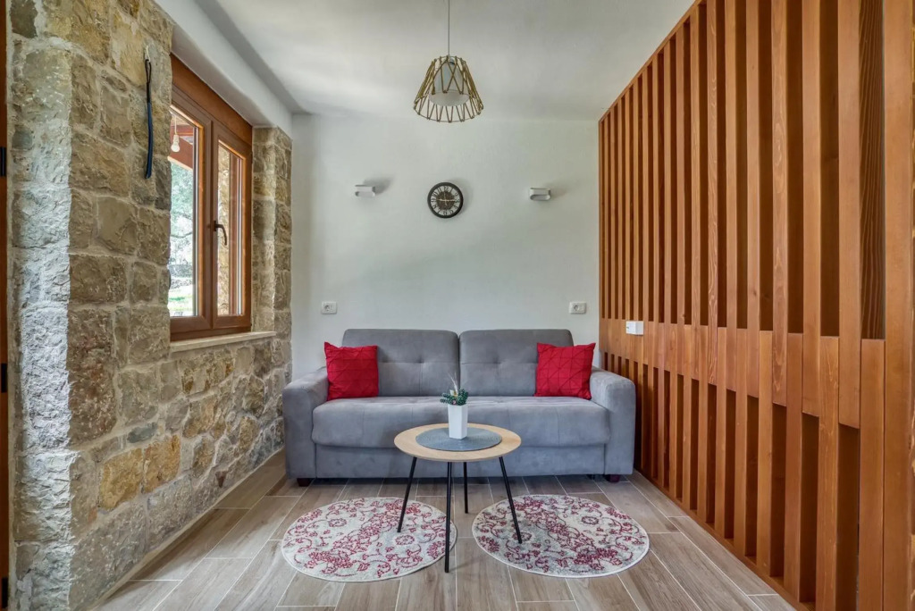 Stonehouse in Olives