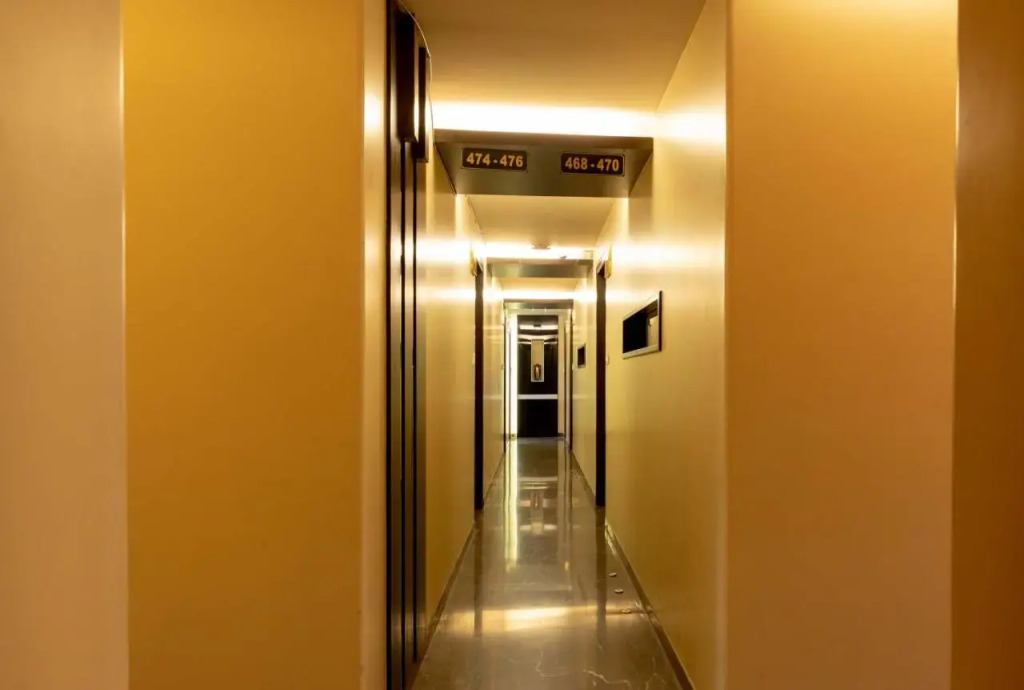 The Majlis Hotel - Near Taj Hotel Colaba