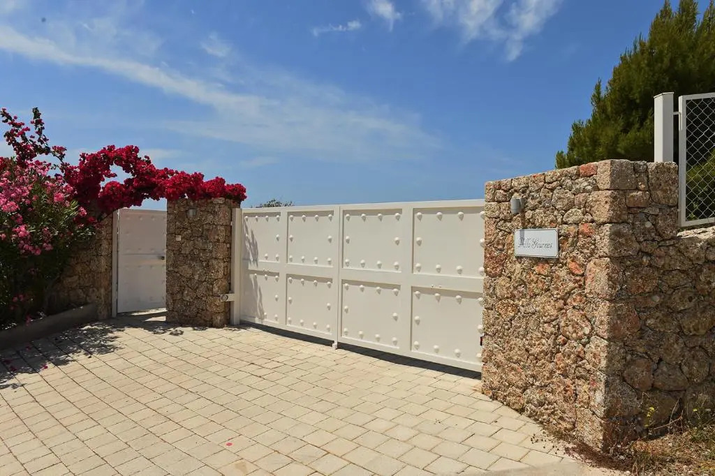Villa Gournes Resort