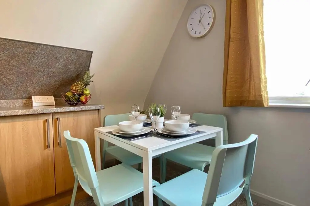 Stunning Apartment - 5 Minute Walk to the Best Beach! - Great Location - Parking - Netflix - Fast WiFi - Smart TV - Newly decorated - Close to Bournemouth & Poole Town Centre & Sandbanks