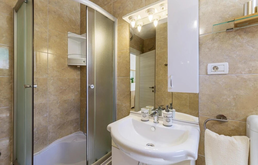 Nice Apartment in Pula With Outdoor Swimming Pool, Wifi and 2 Bedrooms