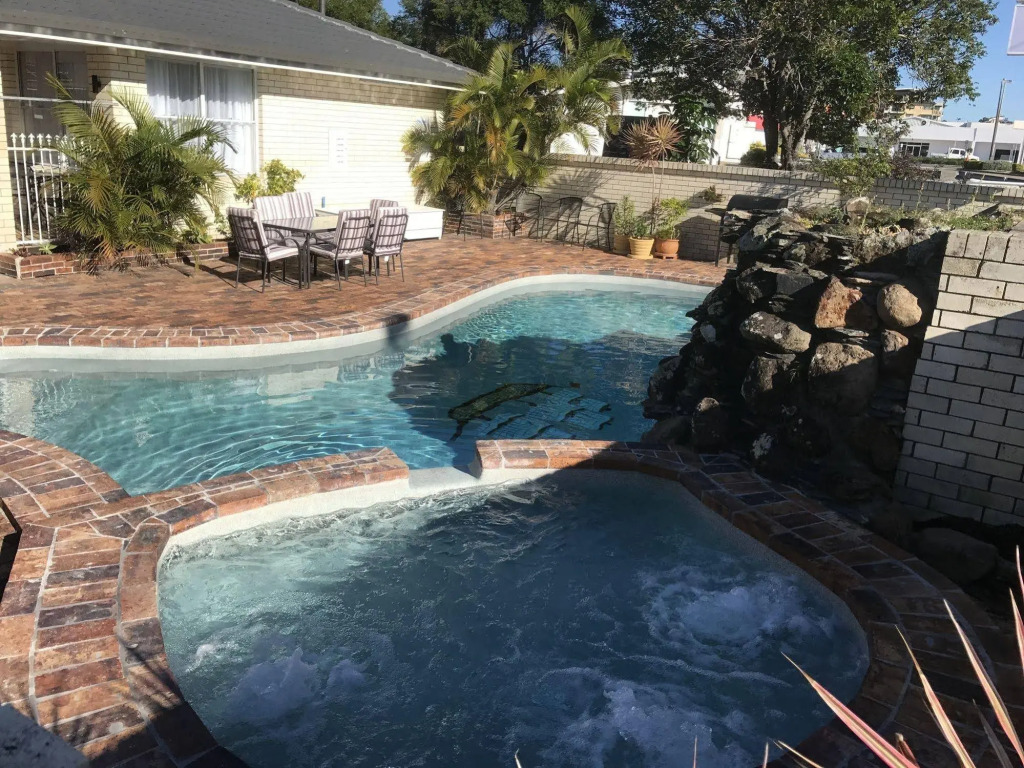 Cooks Endeavour Motor Inn Tweed Heads near Gold Coast Airport