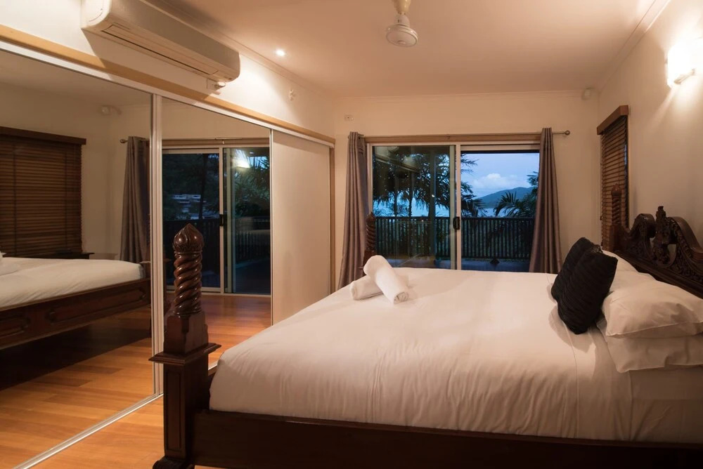 180 views king suite NB Pets must be okd by host B4 booking as T&Cs Apply CALL Bella Vista on Nara