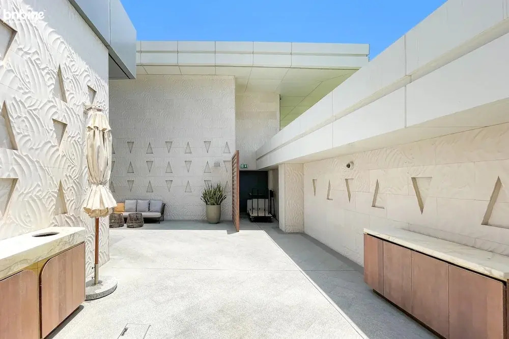 bnbme | The Palm Tower | STUDIO