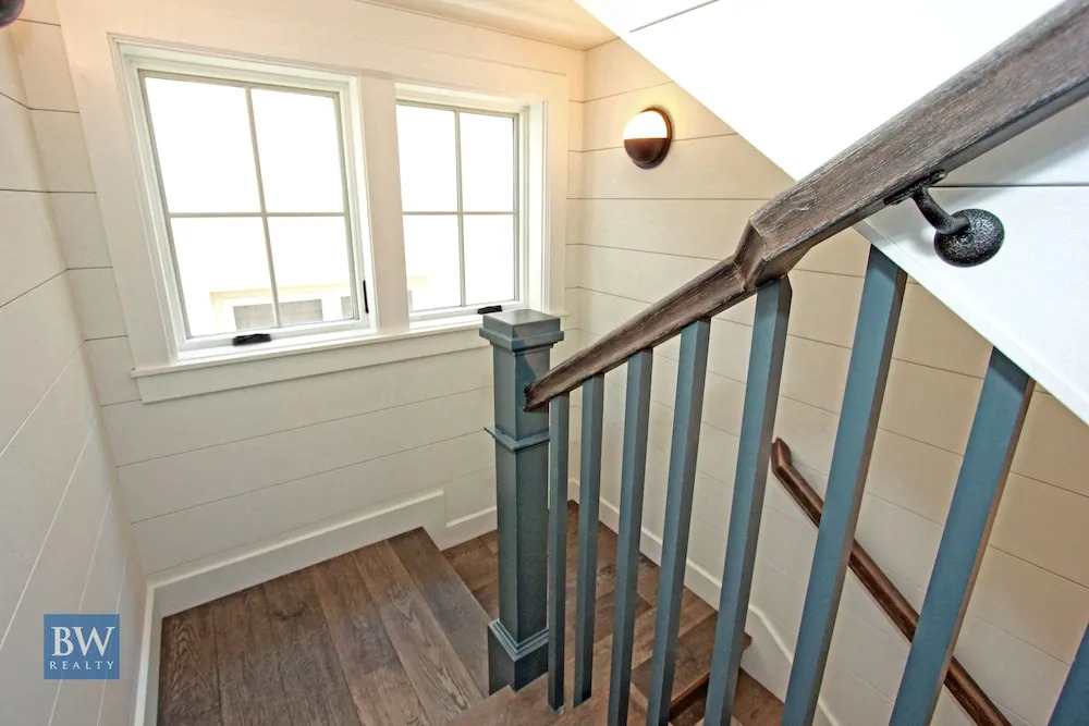 1028 W Ocean Front Lyn 5 Bedroom Home