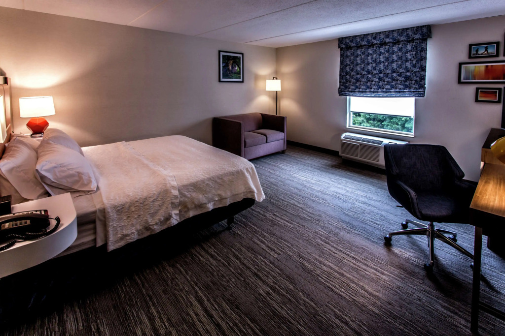 Hampton Inn & Suites Staten Island
