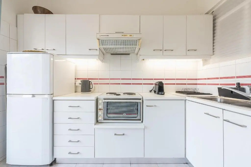 Cozy and Fresh 2bdrm apt Close to Metro