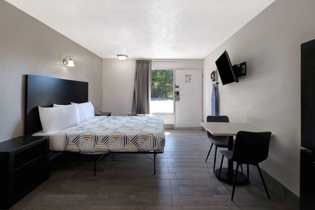 Crestview Inn