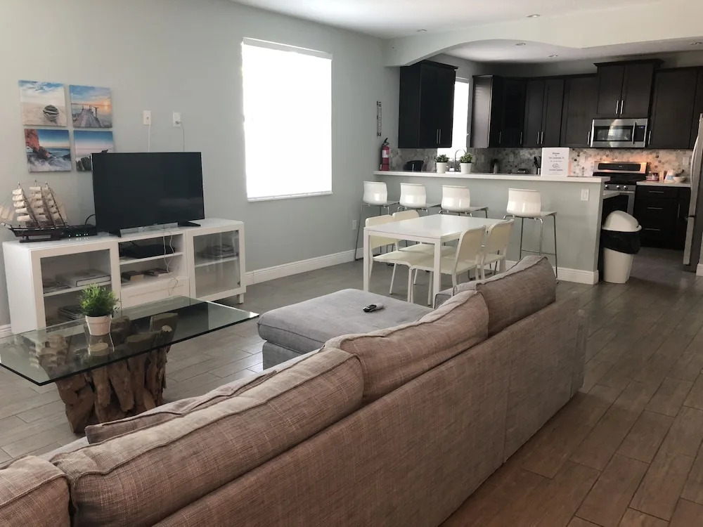 4 Bedroom Home by Ideal Experience VR