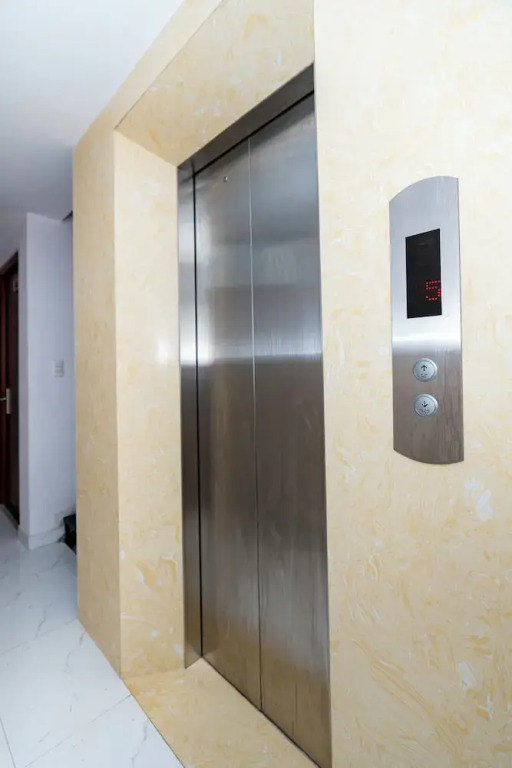 Light Hotel Ha Noi - Near AEON Mall Long Bien