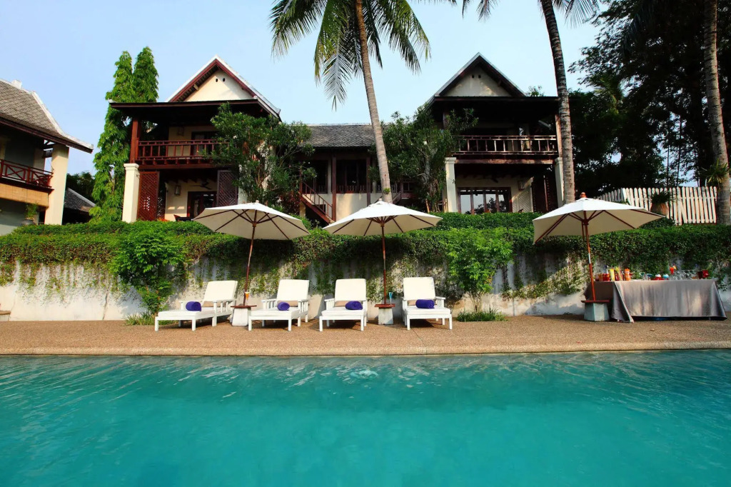 Sunset Villa by Burasari