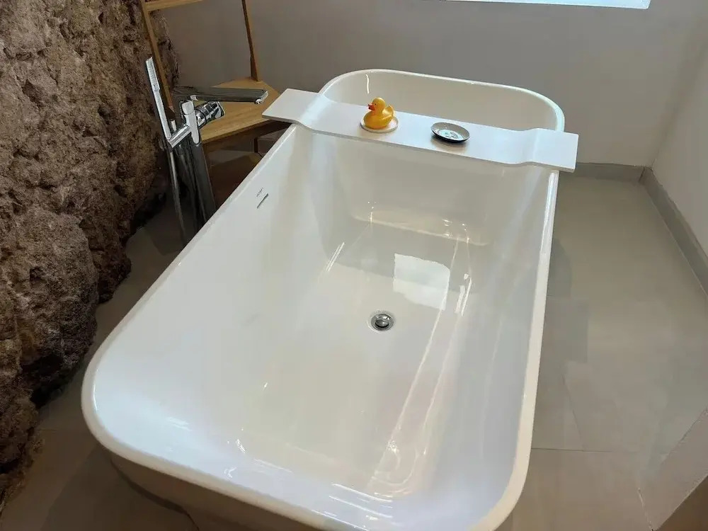 The White House Evgrious, Sleeps 4, Close to Beach