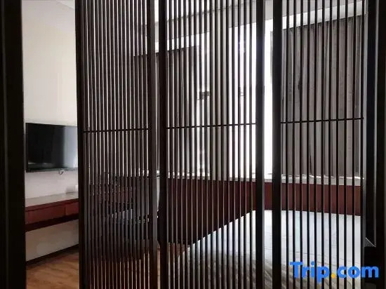 Oriental Roman Holiday Hotel