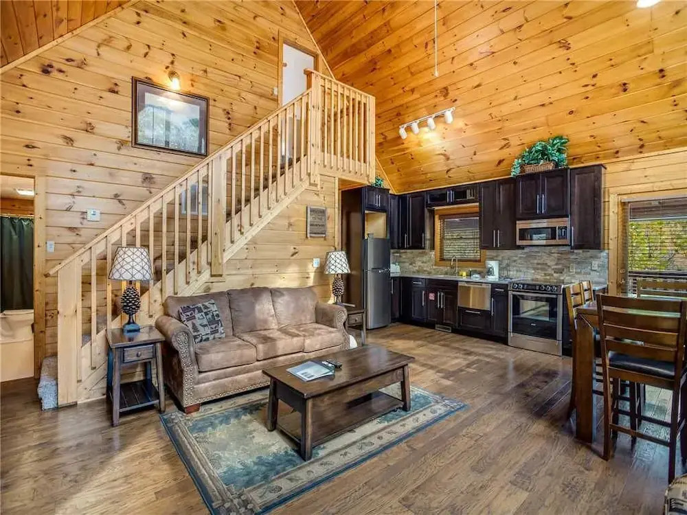 Mountain Elegance 2 Bedroom Home with Hot Tub