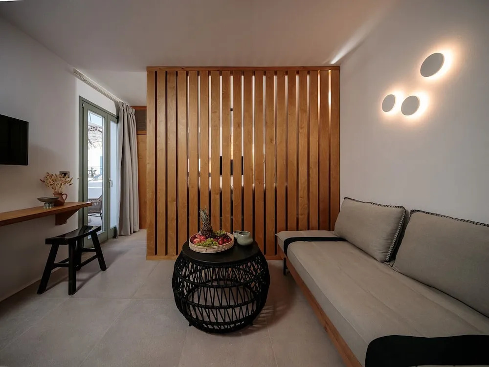 "Makava Suites" Your Luxe Urban Sanctuary