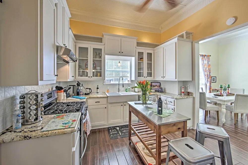 Renovated 'carnegie Cottage' - Walk to Dtwn!