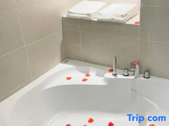 Lavande Hotel (Nanjing Zhushan Road Subway Station)