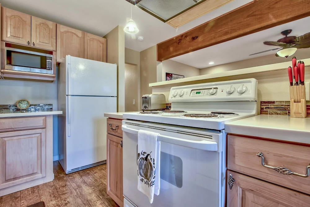 MV3: Lake View Ski Bear Lodge