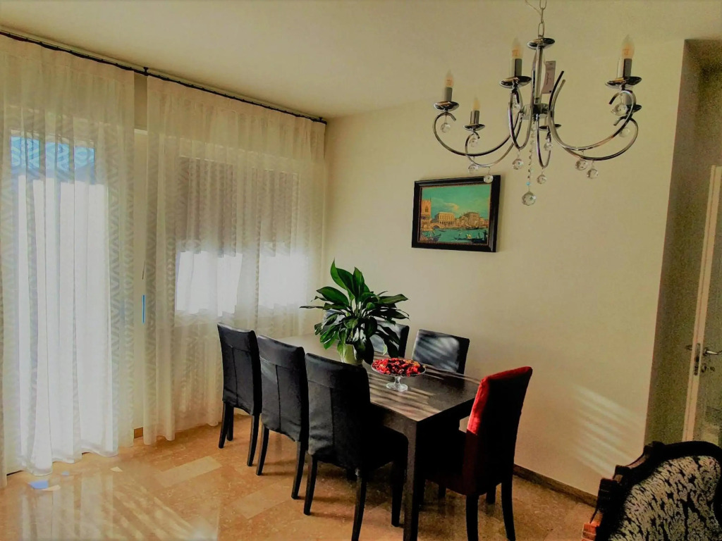 Arianna Apartments