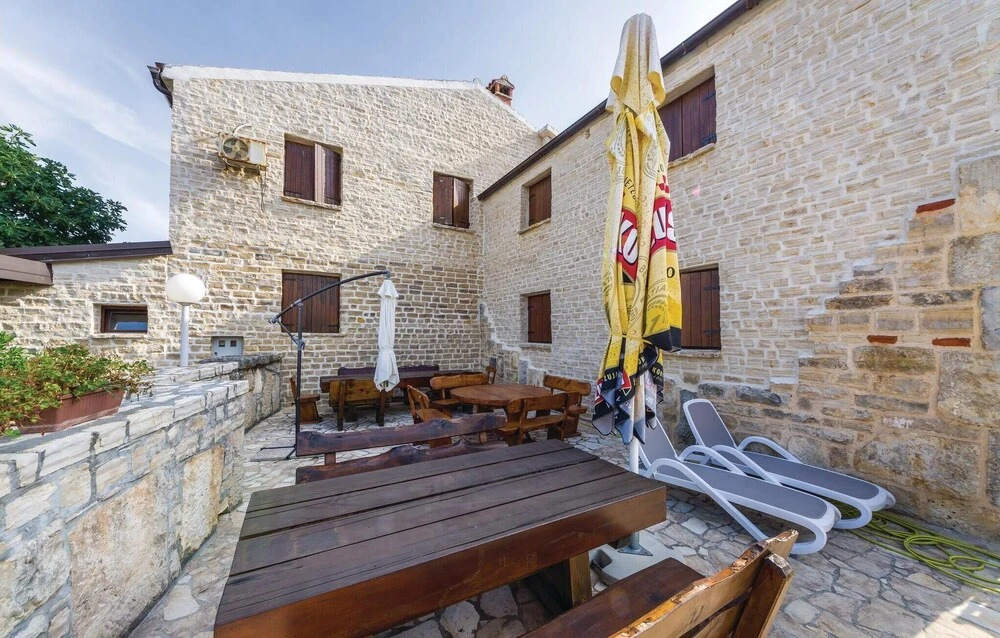 Nice Apartment in Vir With 2 Bedrooms, Wifi and Outdoor Swimming Pool
