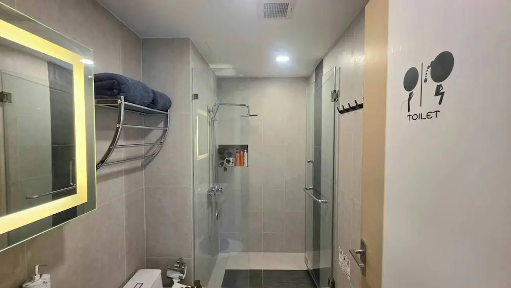 Room-a301- 1 Bedroom Corner Condo Forest