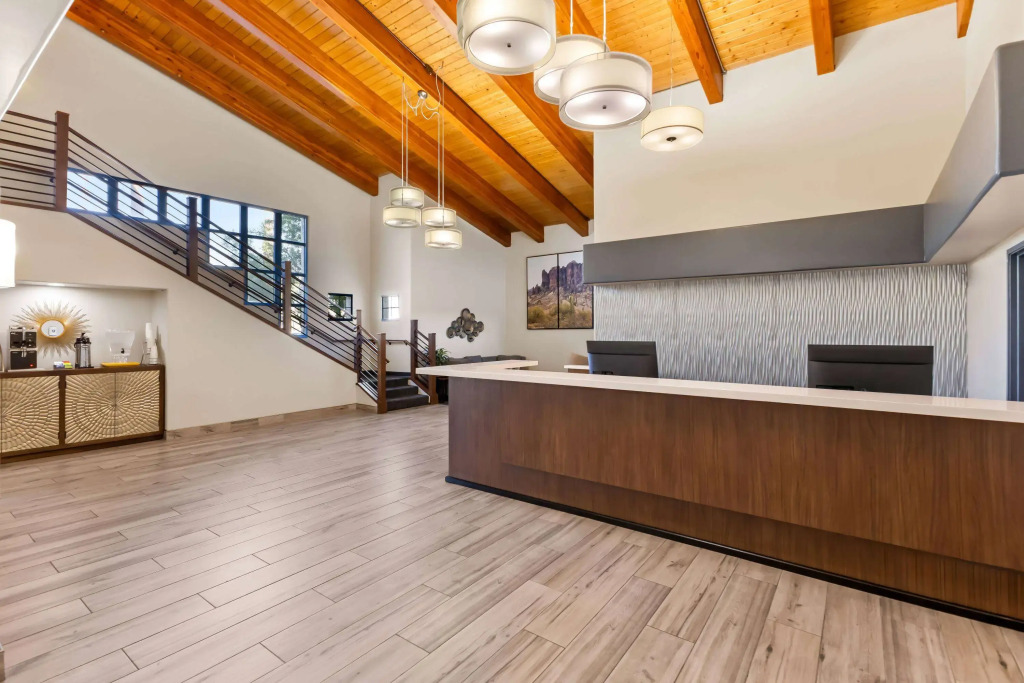Days Inn & Suites by Wyndham Mesa Near Phoenix