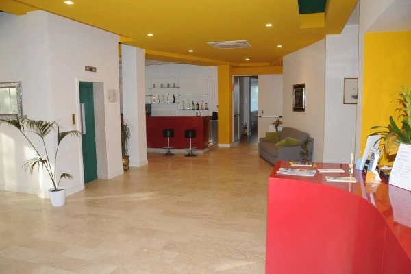 Club Hotel