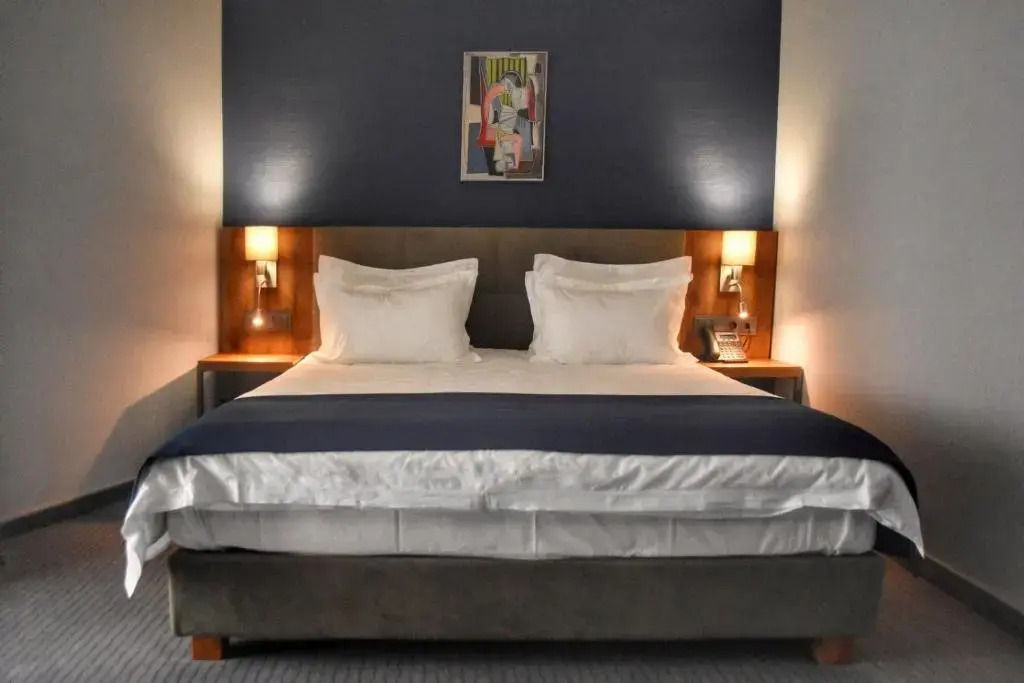 Avenue Hotel