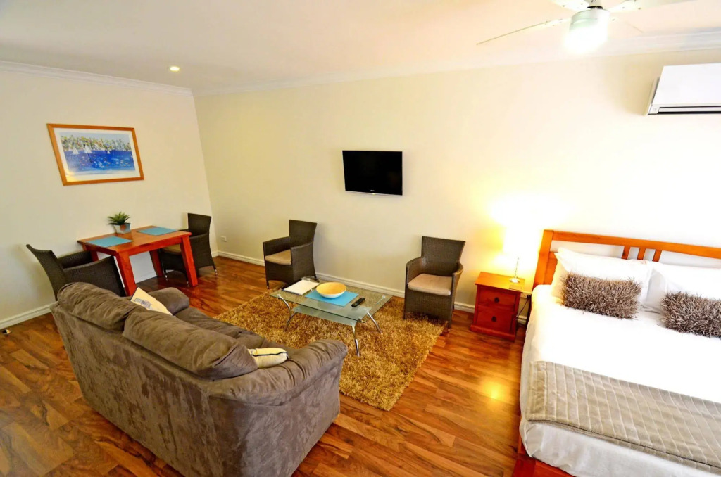 Inn The Tuarts Guest Lodge