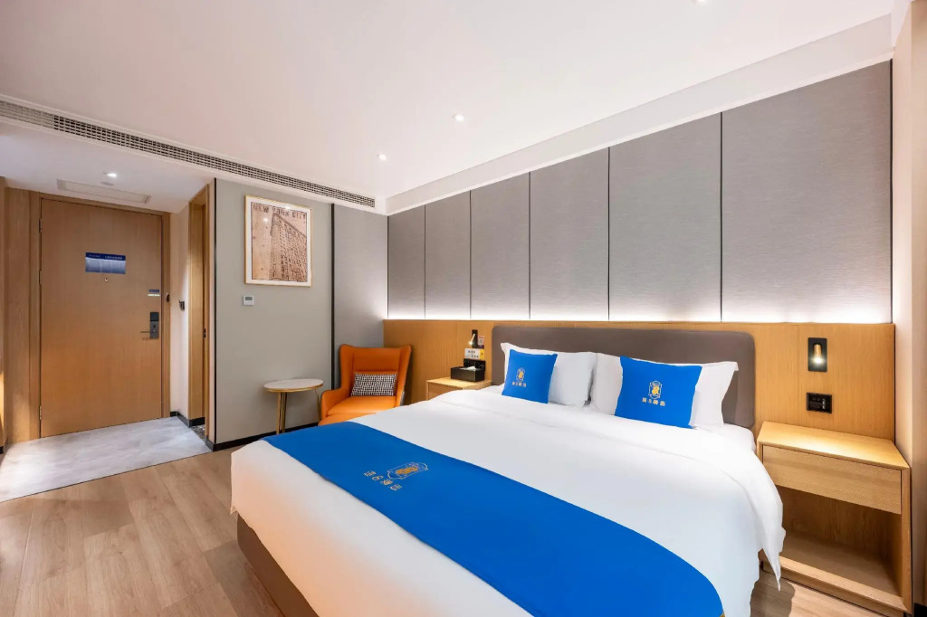 Super 8 Hotel (Beijing Sanlitun Taikoo Li Tuanjiehu Subway Station)